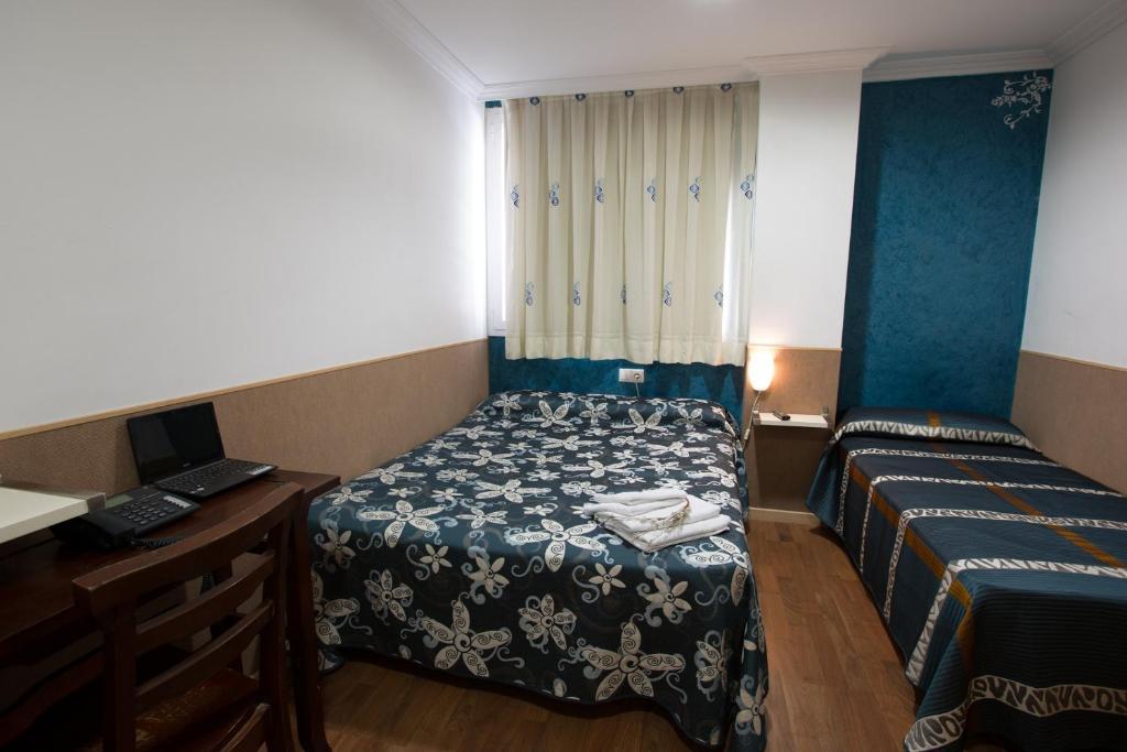 Hostal Gaudi Cuenca Cuenca  Bagian luar foto